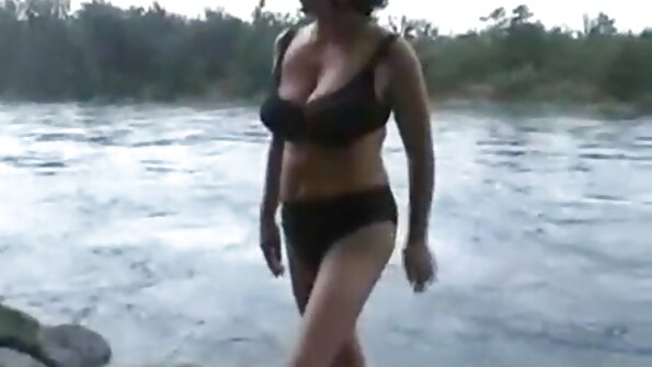 Дівчина вперше секс відео безкоштовно спробувала анальний секс і погодилася на такий трах після того, як коханець попестив її очко.