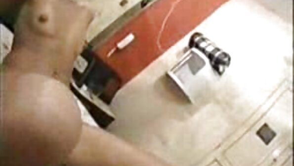 Грубіян відтяг порно відео дивитися безкоштовно за волосся і віддер няшку у всі щілини.