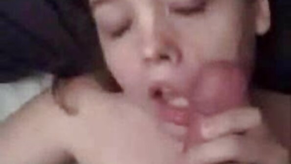 Милашка Міла показала безкоштовно онлайн порно соло програму і обмазалася вершками для більшої сексуальності.