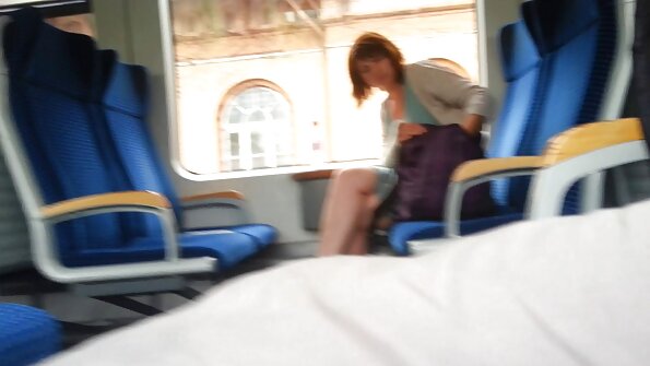 Автолюбитель віддер симпатичну зведену сестру в латексному порно на телефон безкоштовно костюмі.